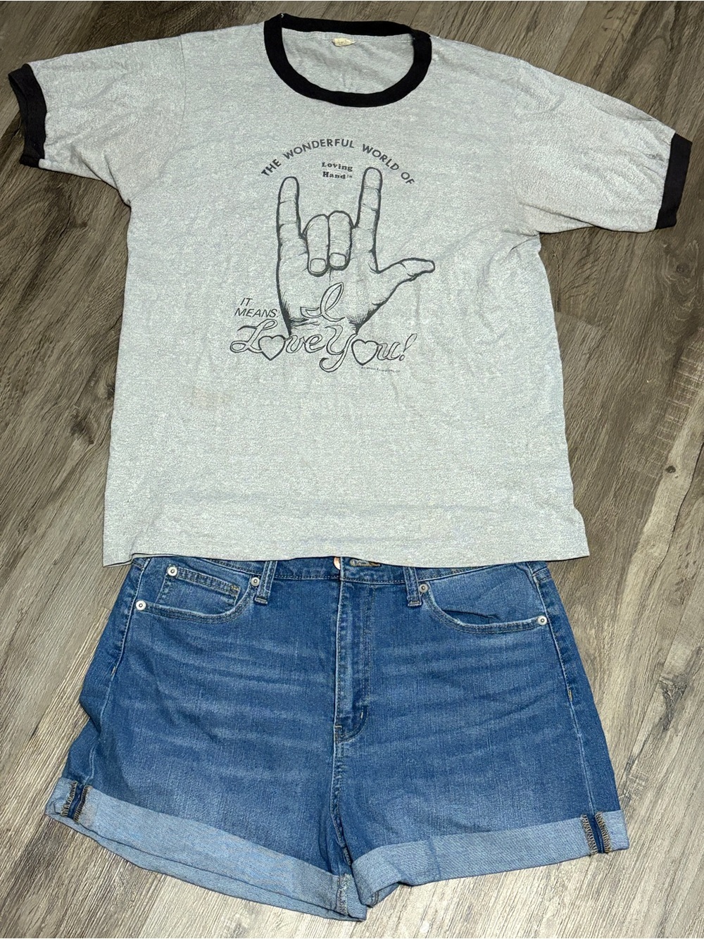 No Boundaries short and screen stars gray short-sleeve tee